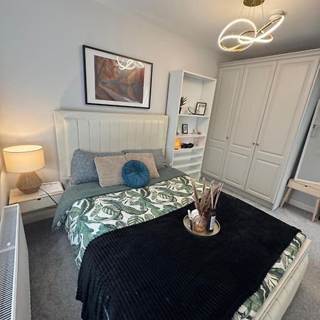 Modern Double & Single Room With Cozy Vibes アシー エクステリア 写真